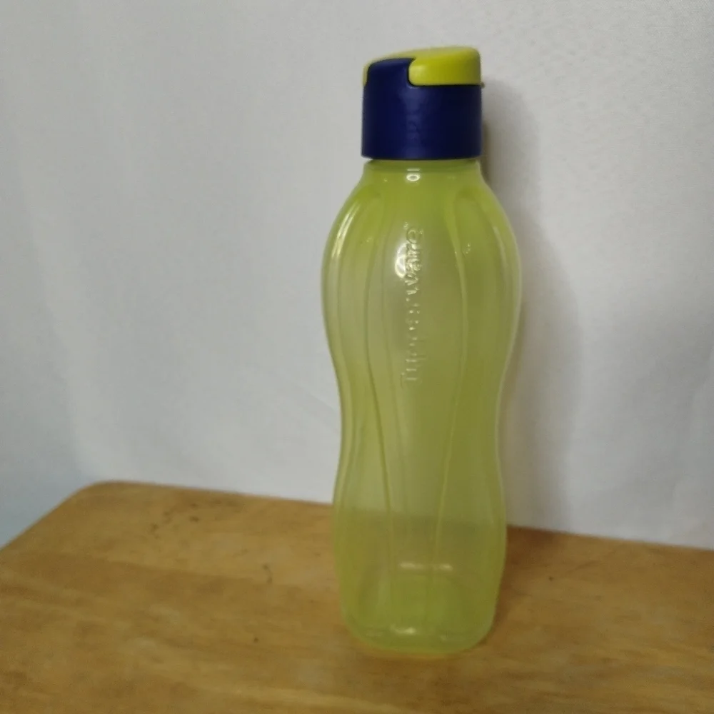 New Tupperware yellow and blue ECO water bottle 16 oz